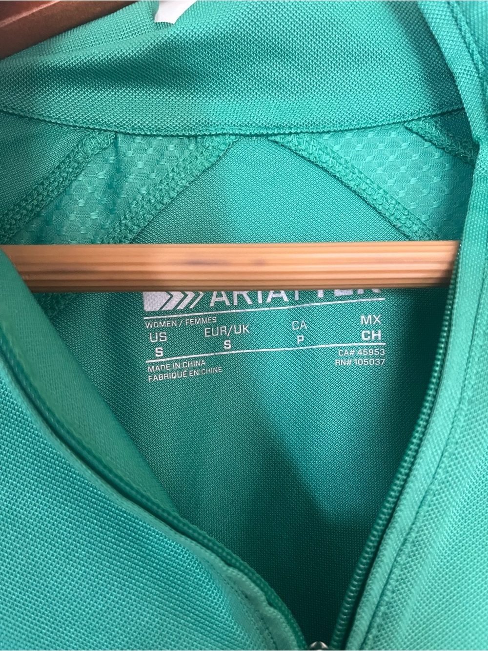 Ariat Women’s Green Quarter-Zip Performance Sun Shirt - Picture 2 of 4